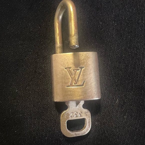 Louis Vuitton Gold-Tone Padlock Key Holder - Picture 4 of 5